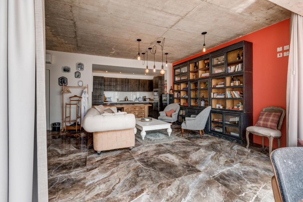 Talbot And Bons Deluxe Studio Flat Gudja 外观 照片